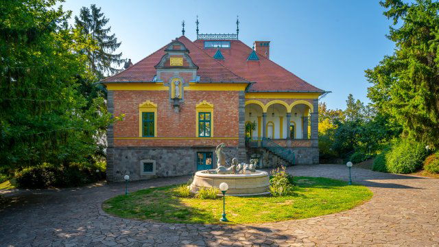 Eladó hotel, Verőcén 990 M Ft, 15 szobás / költözzbe.hu