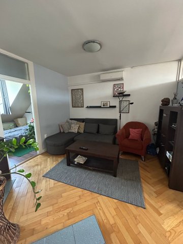 Kiadó panellakás, albérlet, Pécsett, Lánc utcában, 4 szobás