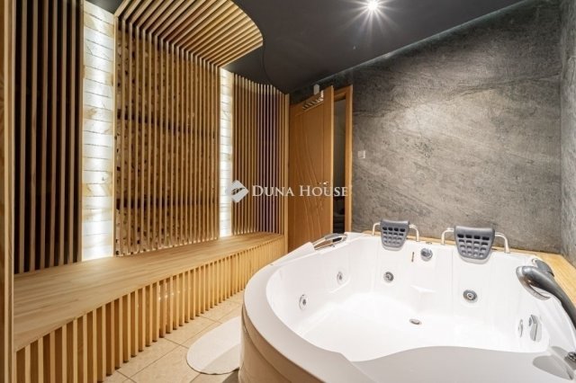 Eladó ikerház, Budapesten, III. kerületben 319.9 M Ft, 5 szobás