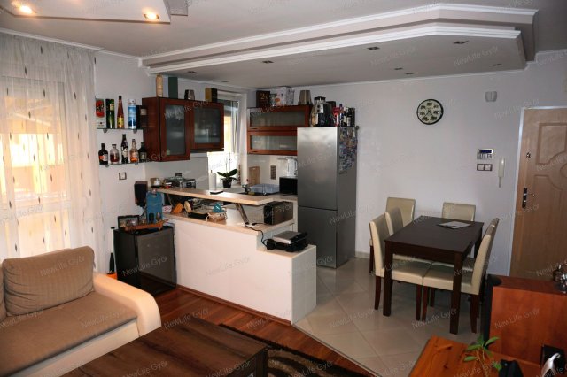 Eladó téglalakás, Győrött 79.5 M Ft, 2+1 szobás