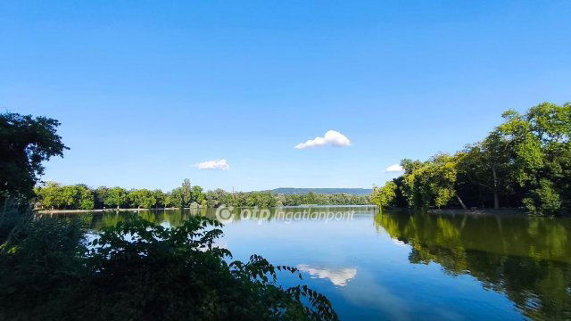 Eladó családi ház, Tatán 179 M Ft, 5+1 szobás