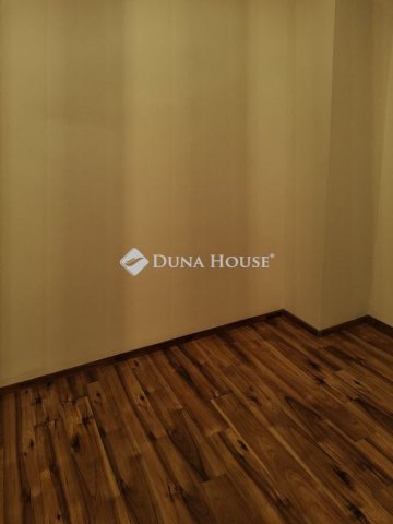 Eladó téglalakás, Vácon 51.99 M Ft, 2 szobás