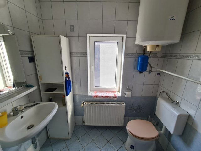 Eladó családi ház, Gyúrón 219.9 M Ft, 5 szobás