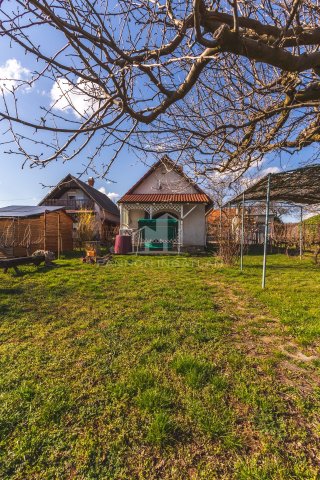 Eladó nyaraló, Sólyon 29 M Ft, 2 szobás / költözzbe.hu