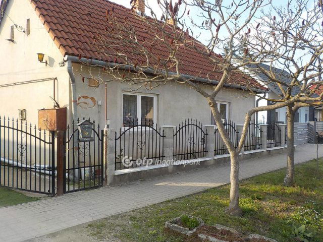 Eladó családi ház, Nagybajomban 28.9 M Ft, 6 szobás