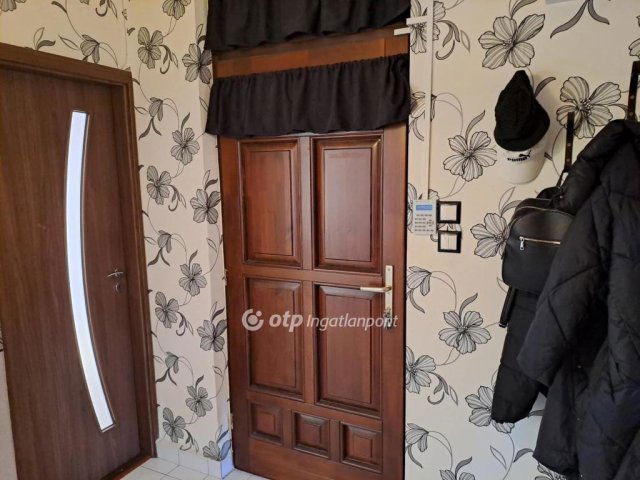 Eladó téglalakás, Gyöngyösön 42.5 M Ft, 2 szobás