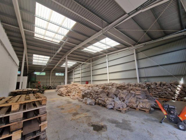 Eladó ipari ingatlan, Komlón 150 M Ft, 2 szobás