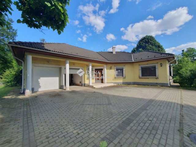 Eladó családi ház, Lajosmizsén 295 M Ft, 5 szobás