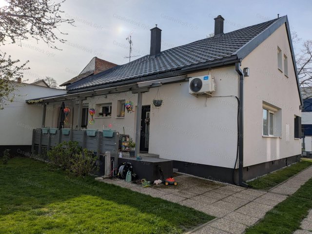 Eladó családi ház, Győrött 142 M Ft, 4 szobás