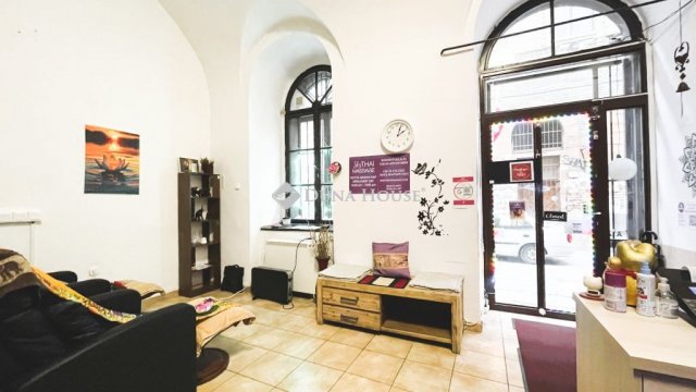 Eladó üzlethelyiség, Budapesten, VI. kerületben 155 M Ft