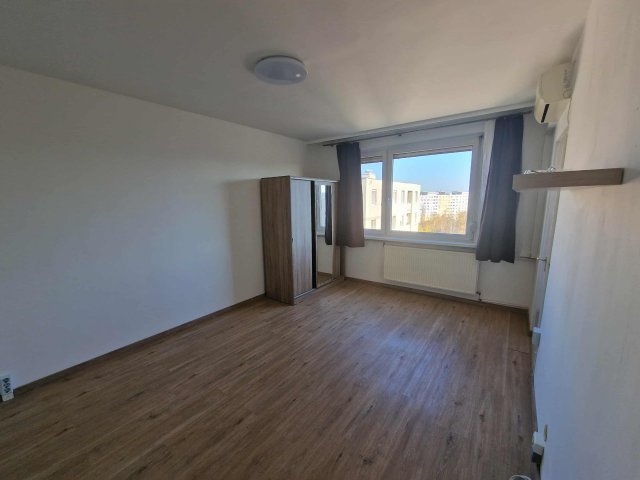 Eladó panellakás, Budapesten, XV. kerületben 0.21 M Ft