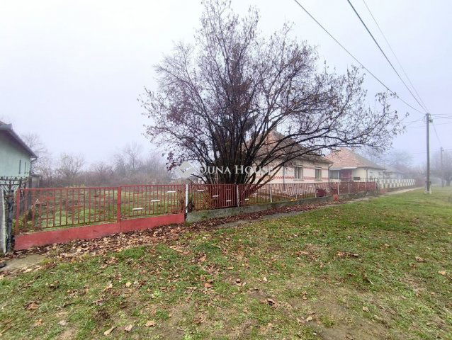 Eladó családi ház, Dalmandon 9.9 M Ft, 2 szobás