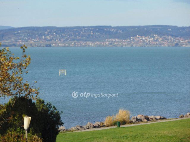 Eladó téglalakás, Siófokon 240 M Ft, 4 szobás