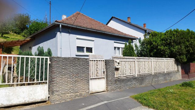 Eladó családi ház, Kaposváron 30.5 M Ft, 3 szobás