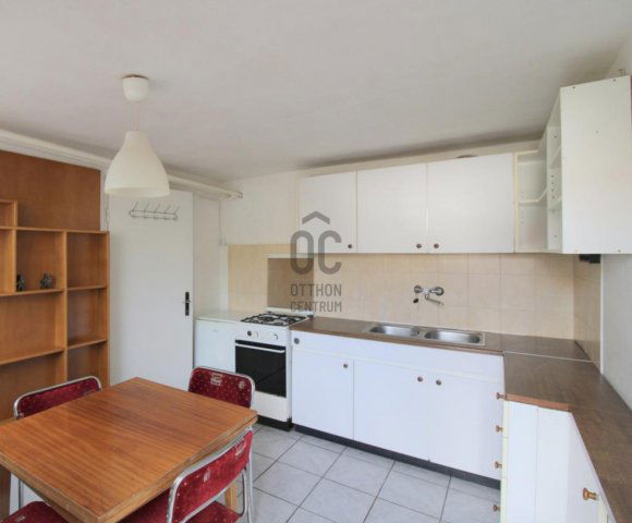 Eladó családi ház, Pécelen 98 M Ft, 8 szobás