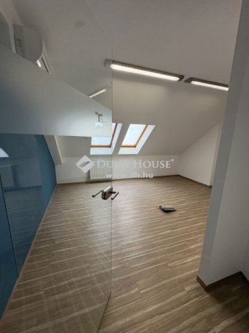 Eladó iroda, Pécsett 130 M Ft, 4 szobás / költözzbe.hu