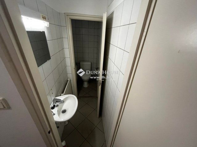 Kiadó iroda, Kecskeméten 250 E Ft / hó / költözzbe.hu
