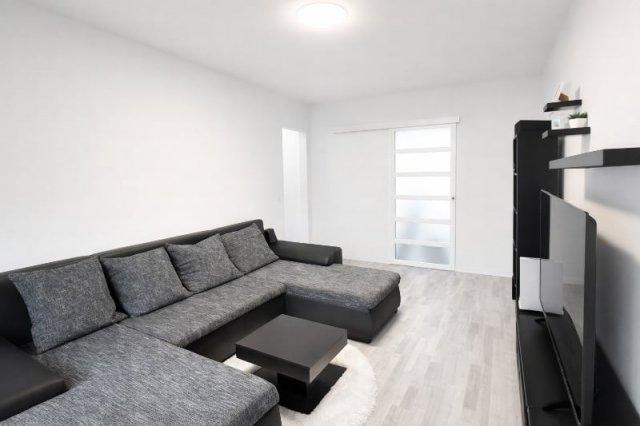 Eladó panellakás, Székesfehérvárott 59.9 M Ft, 4 szobás