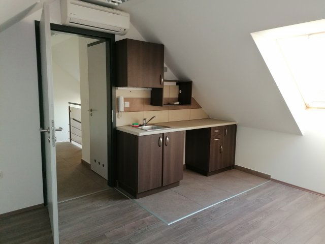 Kiadó iroda, Győrött, Szent Imre úton 115 E Ft / hó