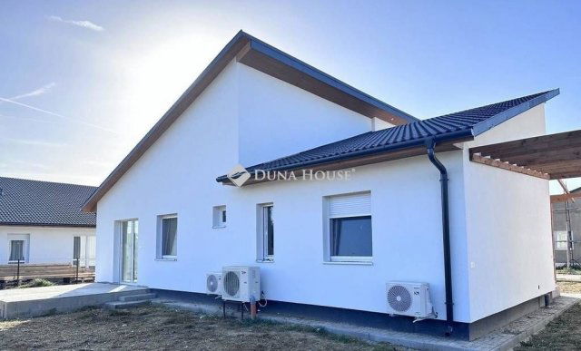 Eladó ikerház, Hernádon 65 M Ft, 5 szobás / költözzbe.hu