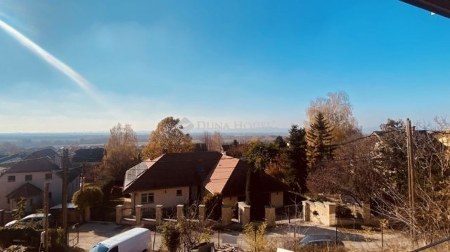 Eladó családi ház, Csömörön 245 M Ft, 4 szobás