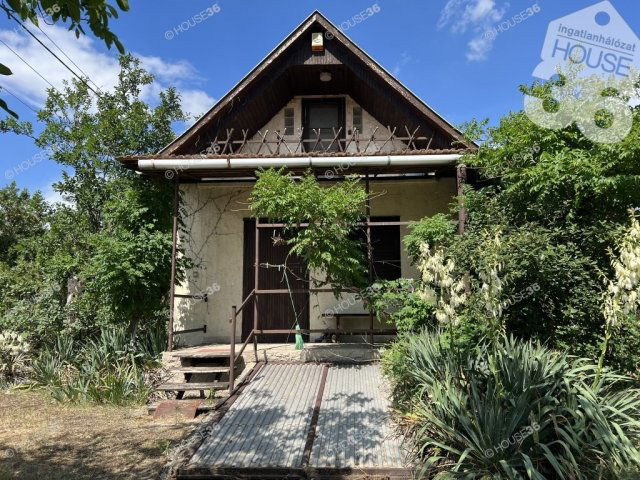 Eladó nyaraló, Csongrádon 21.9 M Ft, 3 szobás