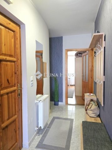 Kiadó téglalakás, albérlet, Pécsett 190 E Ft / hó, 3 szobás