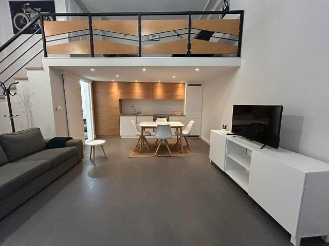 Kiadó téglalakás, albérlet, V. kerületben, Károly körúton