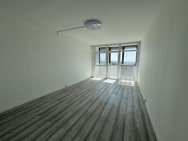 Eladó panellakás, Pécsett, Krisztina téren 37.5 M Ft, 2 szobás
