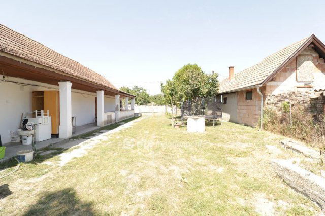 Eladó családi ház, Lóréven 34.9 M Ft, 3 szobás