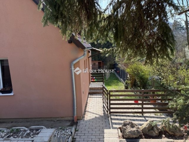 Eladó családi ház, Csobánkán 99.9 M Ft, 4 szobás