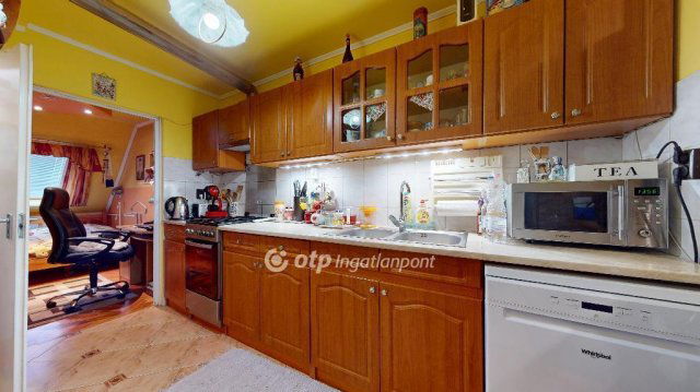 Eladó téglalakás, Nyíregyházán 49.5 M Ft, 3 szobás