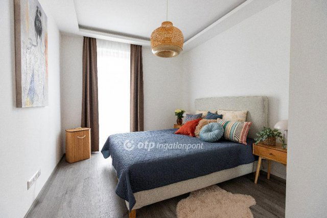 Eladó téglalakás, Balatonkenesén 125 M Ft, 3 szobás
