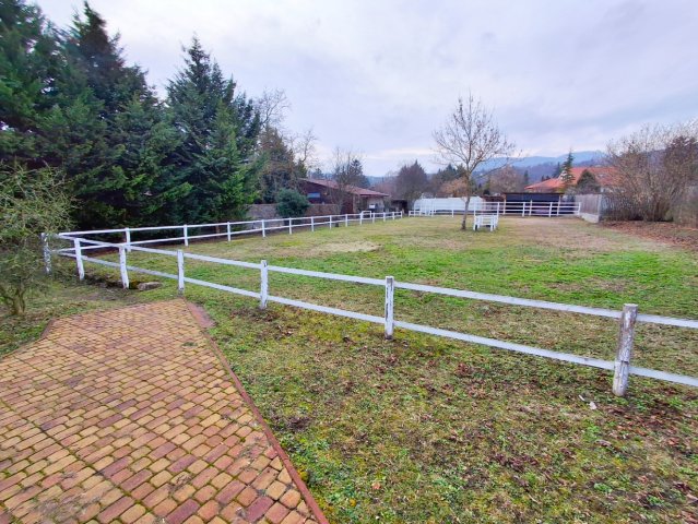 Eladó nyaraló, Pomázon 135 M Ft, 6 szobás / költözzbe.hu