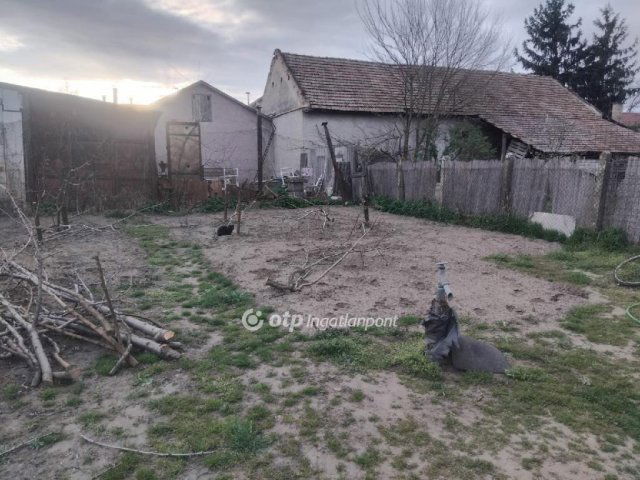 Eladó családi ház, Tégláson 21 M Ft, 2 szobás