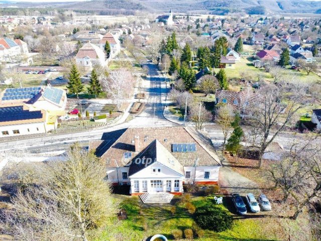 Eladó családi ház, Szügyön 250 M Ft, 15 szobás