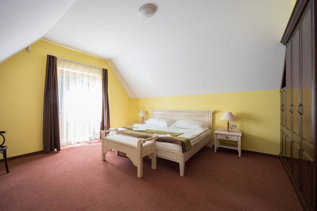 Eladó hotel, Bánkon 170 M Ft, 10 szobás / költözzbe.hu