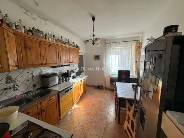 Eladó családi ház, Csákváron 84.9 M Ft, 5 szobás
