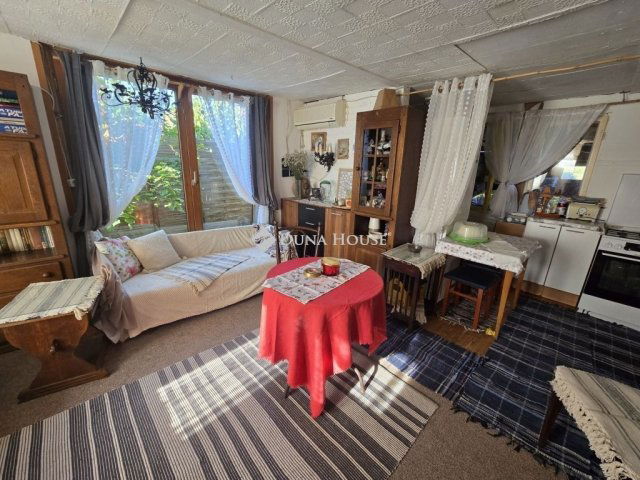 Eladó családi ház, Pécsett 19.9 M Ft, 2 szobás