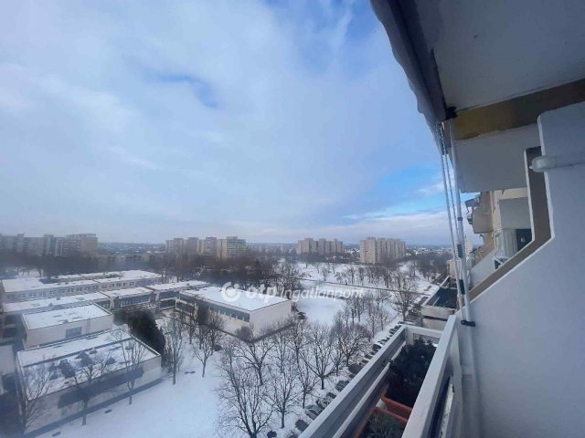 Eladó panellakás, Debrecenben 69.9 M Ft, 1+2 szobás