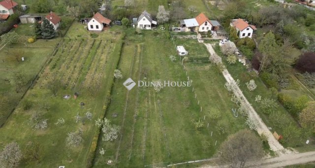 Eladó nyaraló, Felsőörsön 89.9 M Ft, 2 szobás