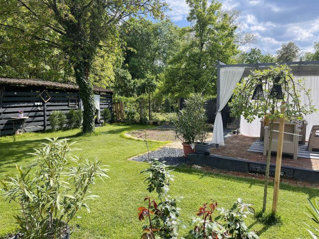 Eladó családi ház, Pápán 75.5 M Ft, 4+1 szobás