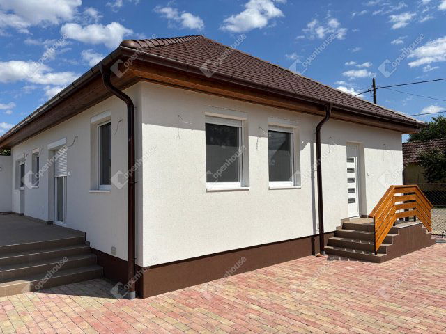 Eladó családi ház, Tiszaszigeten 99.9 M Ft, 4 szobás