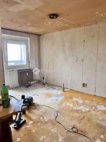 Eladó panellakás, Veszprémben, Gábor Áron utcában 46 M Ft