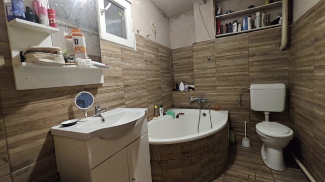 Eladó családi ház, Pilisen 11 M Ft, 2 szobás