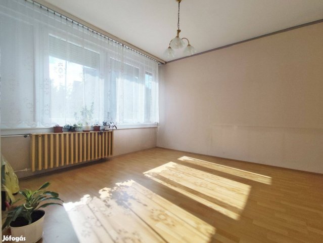 Eladó téglalakás, Dombóváron 28 M Ft, 2 szobás