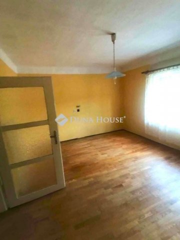 Eladó ikerház, Komlón, Hársfa utcában 12.6 M Ft, 2 szobás