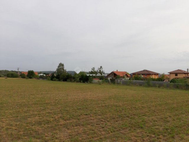 Eladó telek, Pécelen 28 M Ft / költözzbe.hu