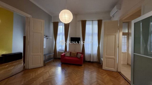 Eladó téglalakás, Budapesten, VI. kerületben 105 M Ft, 2 szobás