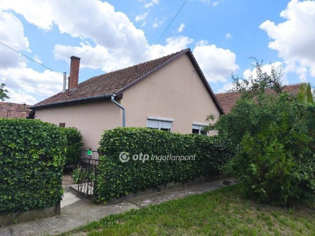 Eladó családi ház, Füzesgyarmaton 37.9 M Ft, 2 szobás